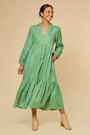 loose and flowly clothes
